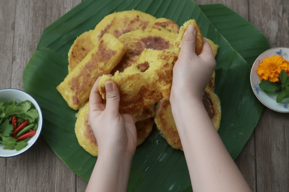 They offer a crunchy crust with a soft, slightly sweet interior – perfect on a cold morning